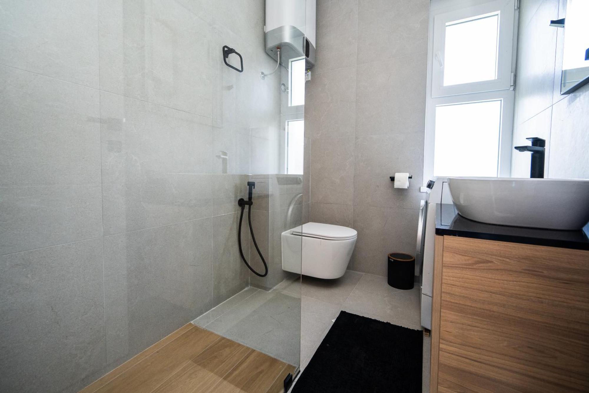 Bright 2Bdr Apartment With Balcony - Free Parking Saraybosna Dış mekan fotoğraf