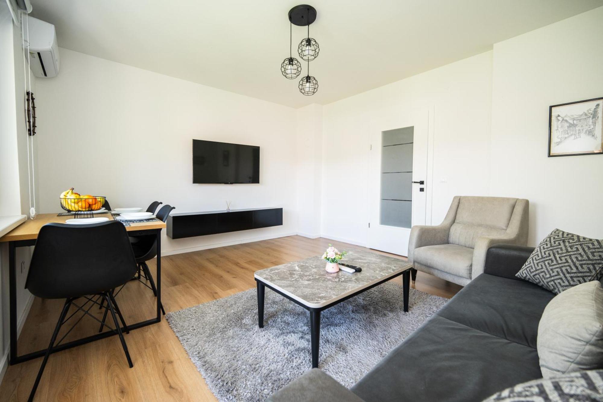 Bright 2Bdr Apartment With Balcony - Free Parking Saraybosna Dış mekan fotoğraf