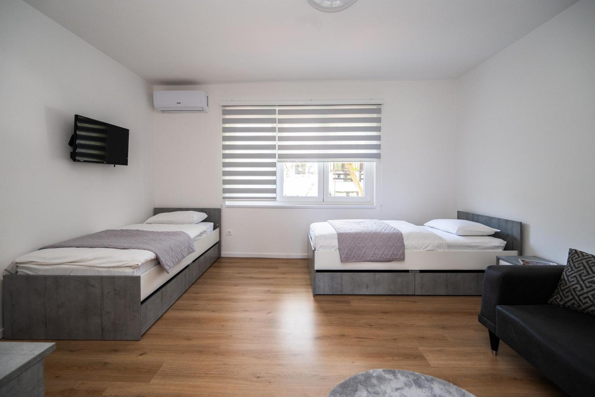Bright 2Bdr Apartment With Balcony - Free Parking Saraybosna Dış mekan fotoğraf